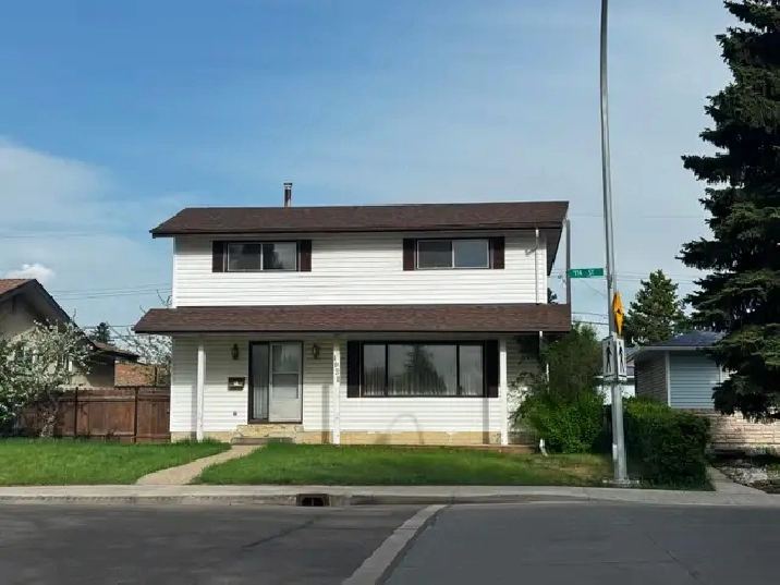 5Bed Single House for Rent in Royal Gardens near Southgate Mall
