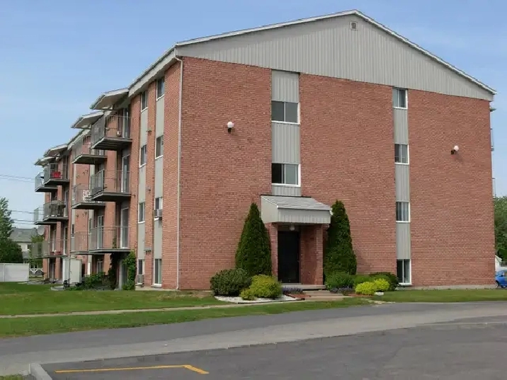 3 ½ situé au 2IÈME ÉTAGE /ASCENCEUR/ SECTEUR HÔPITAL