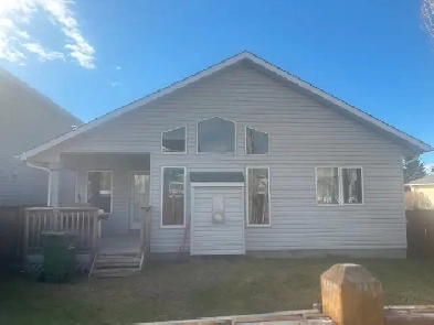 Room for rent in lovely home in Tuscany NW Calgary, Private