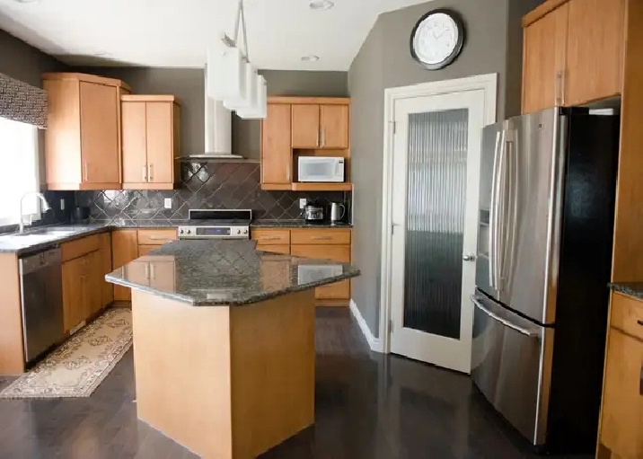 2600 sqft 4 Bed   Den / 3.5 Bath Home in MacTaggart
