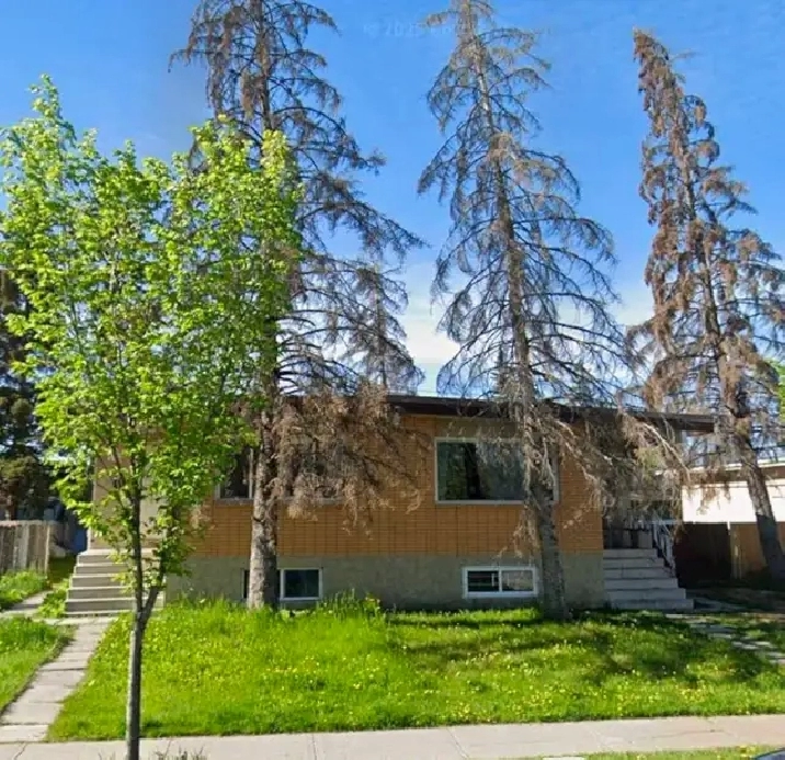 2 Bedroom Mainfloor Located in Penbrooke