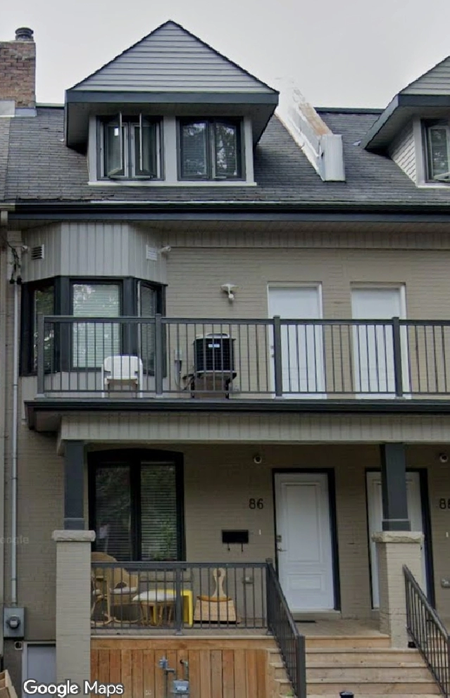 Private single room in a girls-only floor shared apartment.