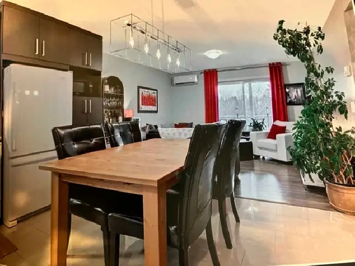 condos 4 1/2   disponible à partir du 1er juillet.
