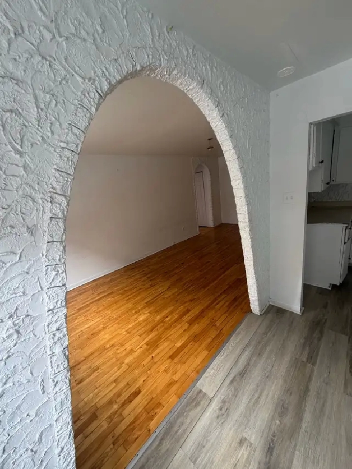 Apparemment 3 1/2 et Grand Studio à Ahuntsic