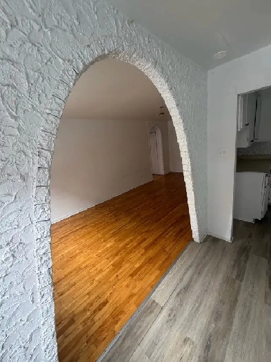 Apparemment 3 1/2 et Grand Studio à Ahuntsic