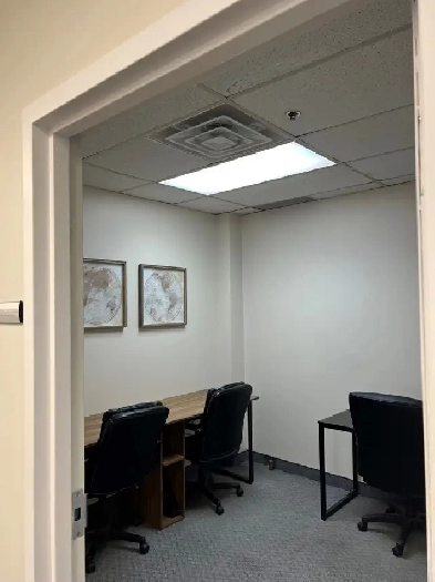 BUREAU À LOUER / OFFICE FOR RENT