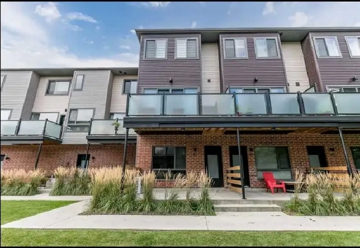Modern 2 bed 2 bath townhouse Barrie