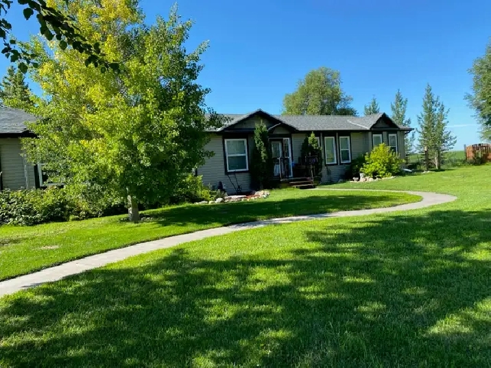 40 Acre multi family property for sale minutes from Lethbridge.