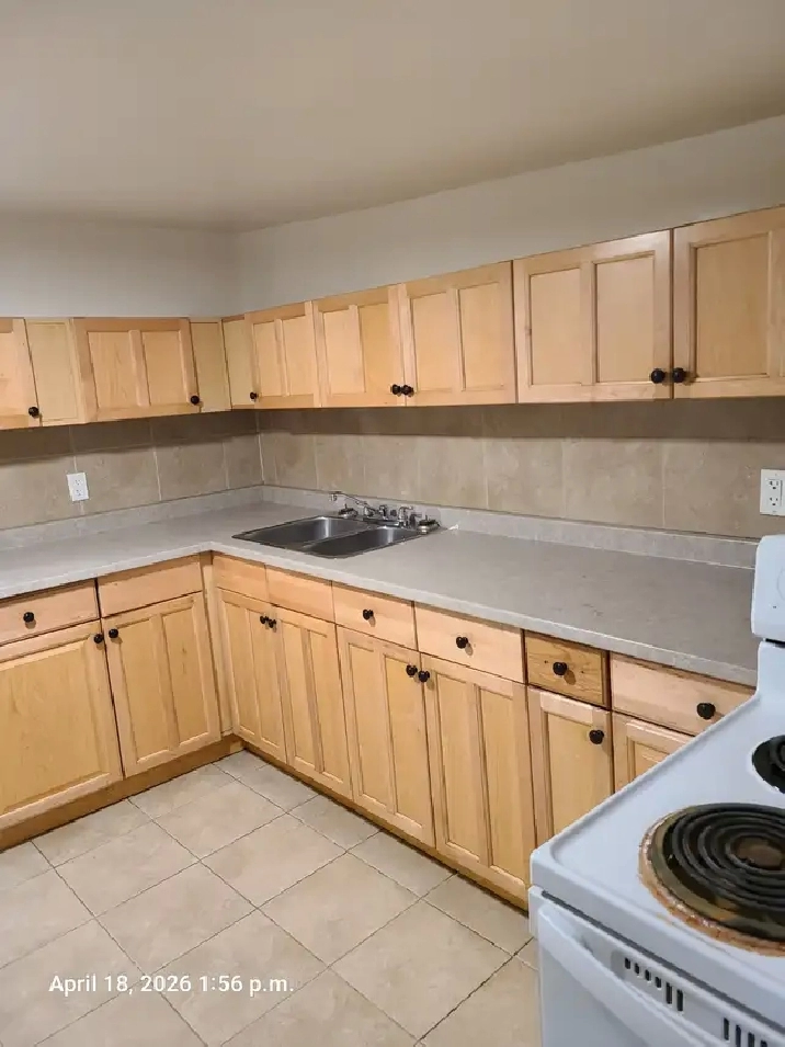 Eva Ave - 2 Bed & 1 Bath Apt