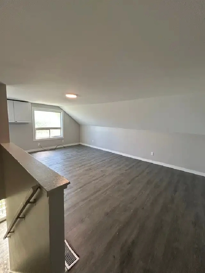 Bright and large 2 Bedroom available