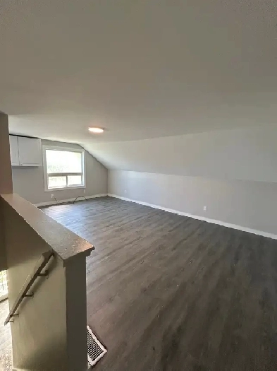 Bright and large 2 Bedroom available