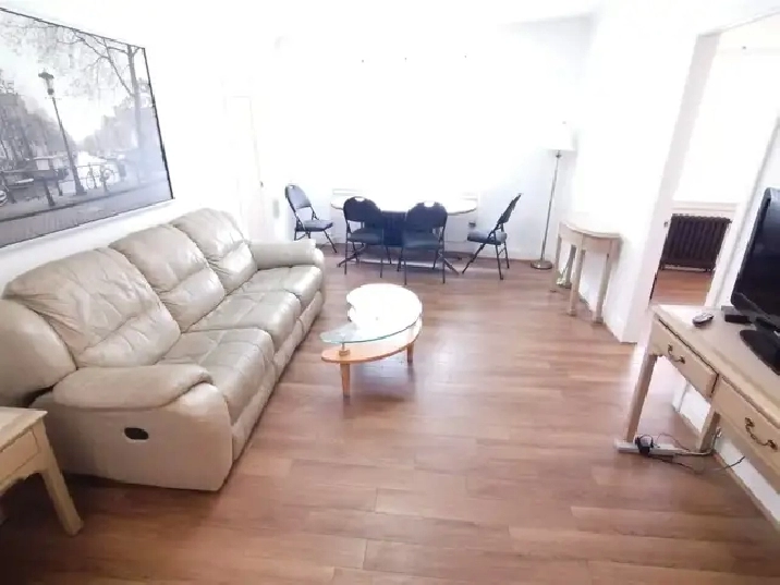 Furnished room in Female Shared Apt at Yonge & St Clair, Toronto
