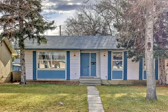 house for rent In Calgary - Upper level suite, 3 beds, 2 baths
