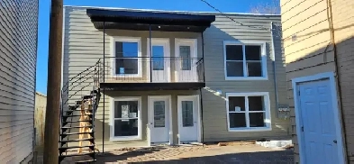 ST-JEROME CENTRE-VILLE 3 1/2 975 $ POELE/FRIGO INCLUS