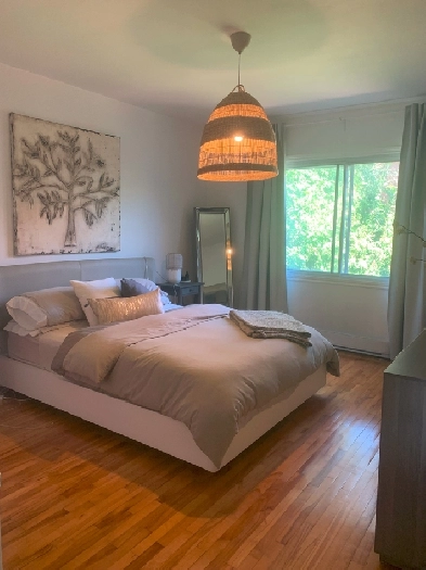 Sunny, spacious 5 1/2   office upper Duplex in NDG
