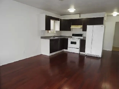 Ground level 1 bedroom suite for rent (Joyce/Killarney Van)