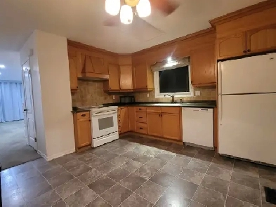 2 Bed, Full Bath, 1010 sq.ft Fully Separate Main Floor for Rent