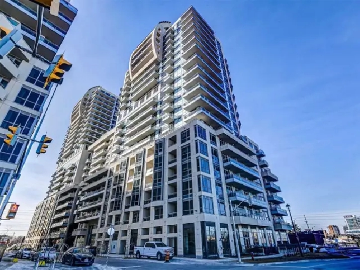 RENOVATED 1   DEN CONDO W/ PARKING & LOCKER PRIME RICHMOND HILL