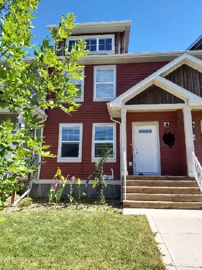 Townhouse in Sylvan Lake for rent