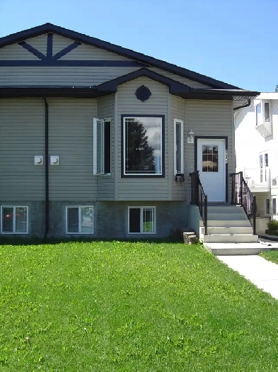Beautiful Main Floor 3 bedroom and 2 bathroom for rent