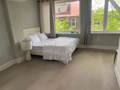 Renovated furnished Bachelor Unit at Roncesvalles Village