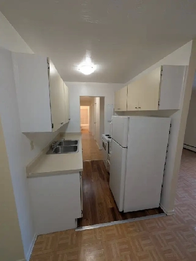 2 Bedroom Apt Available at 10 Veevers Dr, Hamilton!