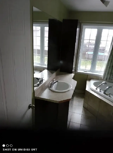 Belle et grande maison à louer à Laval