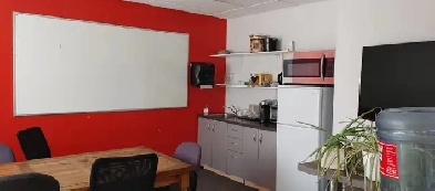 Commercial office / workshop / Warehouse  on Pembina