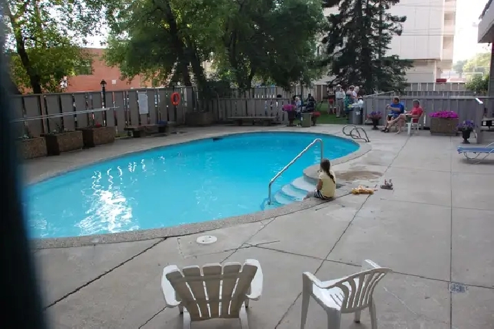 Large apartment in well managed building!