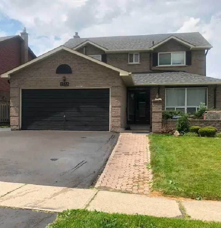 ROOM for rent in BURLINGTON HOME, GuelphLine Dundas street $760