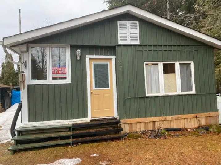 Cottage  (six month section) in Maple leaf acres Belwood
