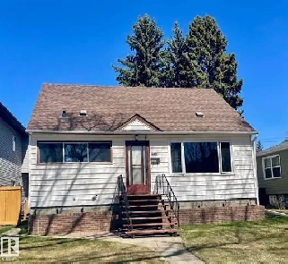 7934 81 Ave NW Edmonton, Alberta - Huge oversized heated garage