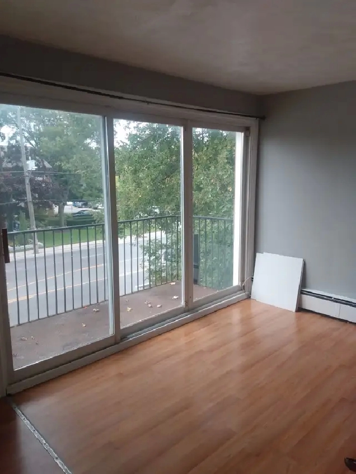 ONE BEDROOM WITH BALCONY IN WHITBY ON HWY 2
