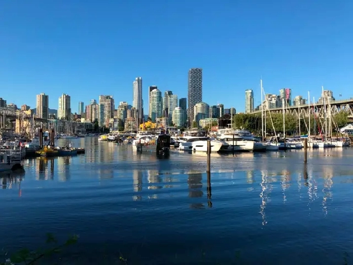False Creek Waterfront Living – Executive 2 Bed, 2 Bath Garden