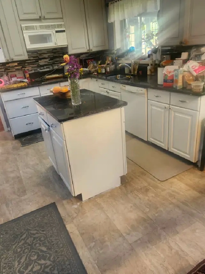 $750 Private Room Available in beautiful neighborhood !