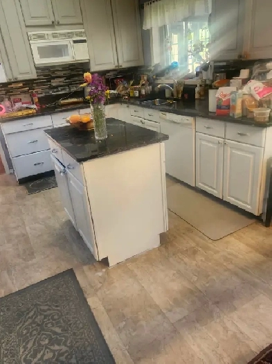 $750 Private Room Available in beautiful neighborhood !