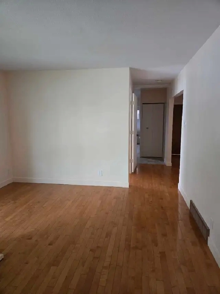2.5 bed 1 bath upper suit for rent