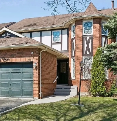 ROOM AVAILABLE FROM TODAY/ GIRLS/ MISSISSAUGA