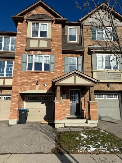 FULL TOWNHOME IN BRAMPTON 3 1 ROOMS 3 W/R