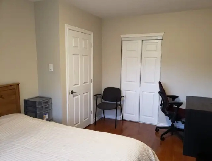 Large Room for Rent in Mississauga