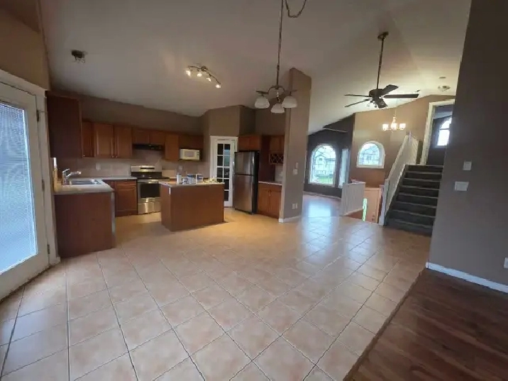Bright & Spacious 2-Bedroom Main Floor Suite in Matt Berry