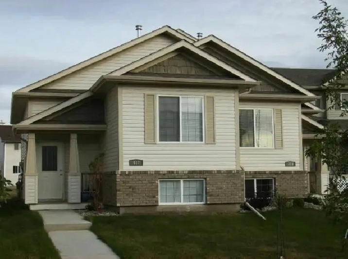 Spacious Duplex for rent in Deer Valley Leduc!