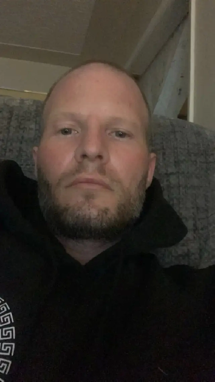 looking for three roommates