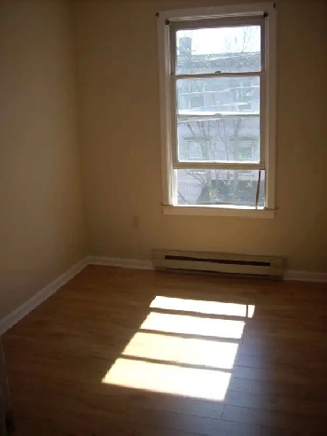 3rd Floor Downtown Apartment Available August 1st