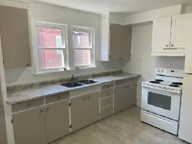 1 Bedroom Apartment on main floor in West End