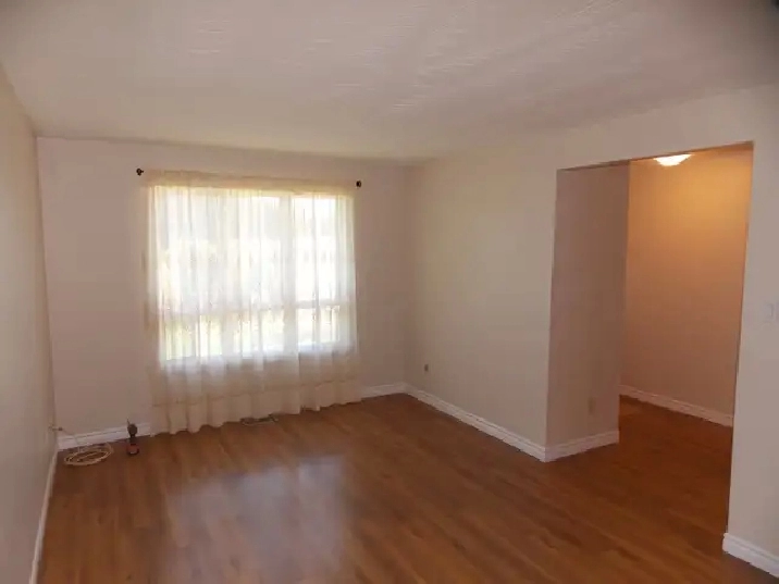 3 Bedrm House Upper for Rent in Barrie South West