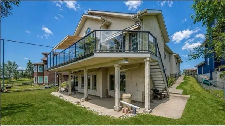 GREAT DEAL! GOLF COURSE! WALKOUT BUNGALOW