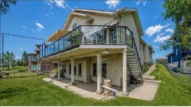 GREAT DEAL! GOLF COURSE! WALKOUT BUNGALOW