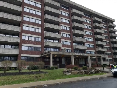 TOUT INCLUS! Grand condo 3 1/2 830p.ca, MEUBLÉ à louer, 1748$
