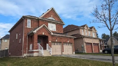 Stunning 3-BR Executive Detached Home in Southeast Barrie